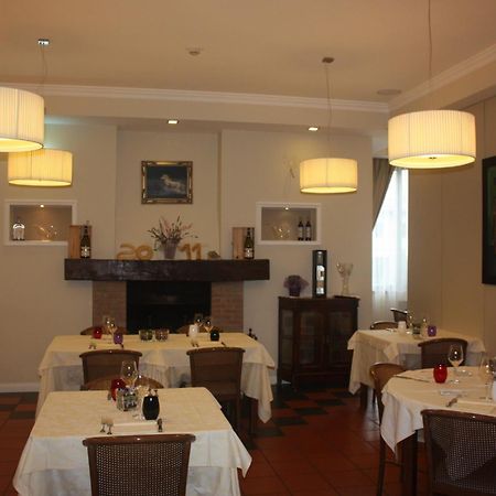 Albergo Della Roccia Varano deʼ Melegari Zewnętrze zdjęcie