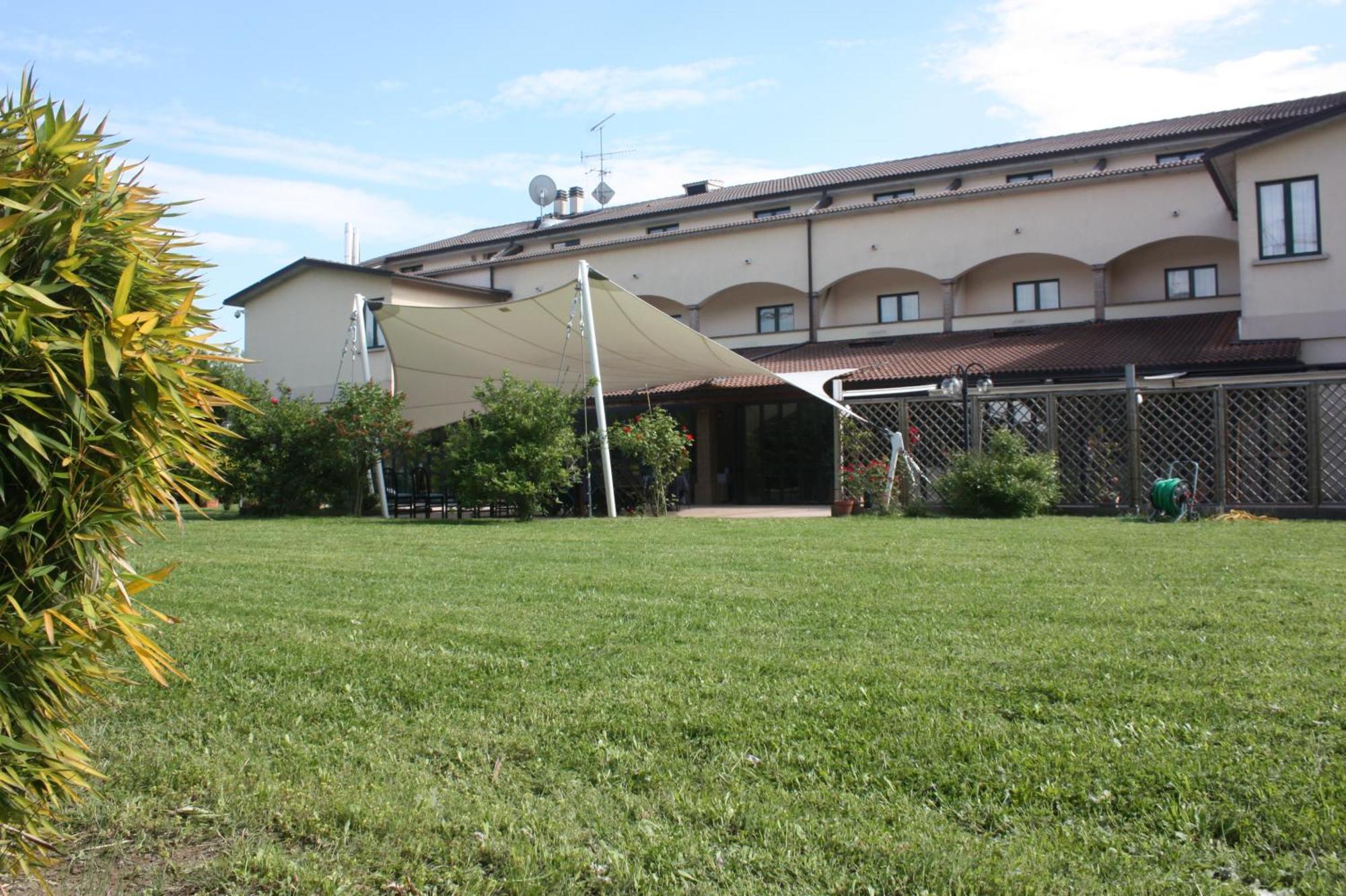 Albergo Della Roccia Varano deʼ Melegari Zewnętrze zdjęcie