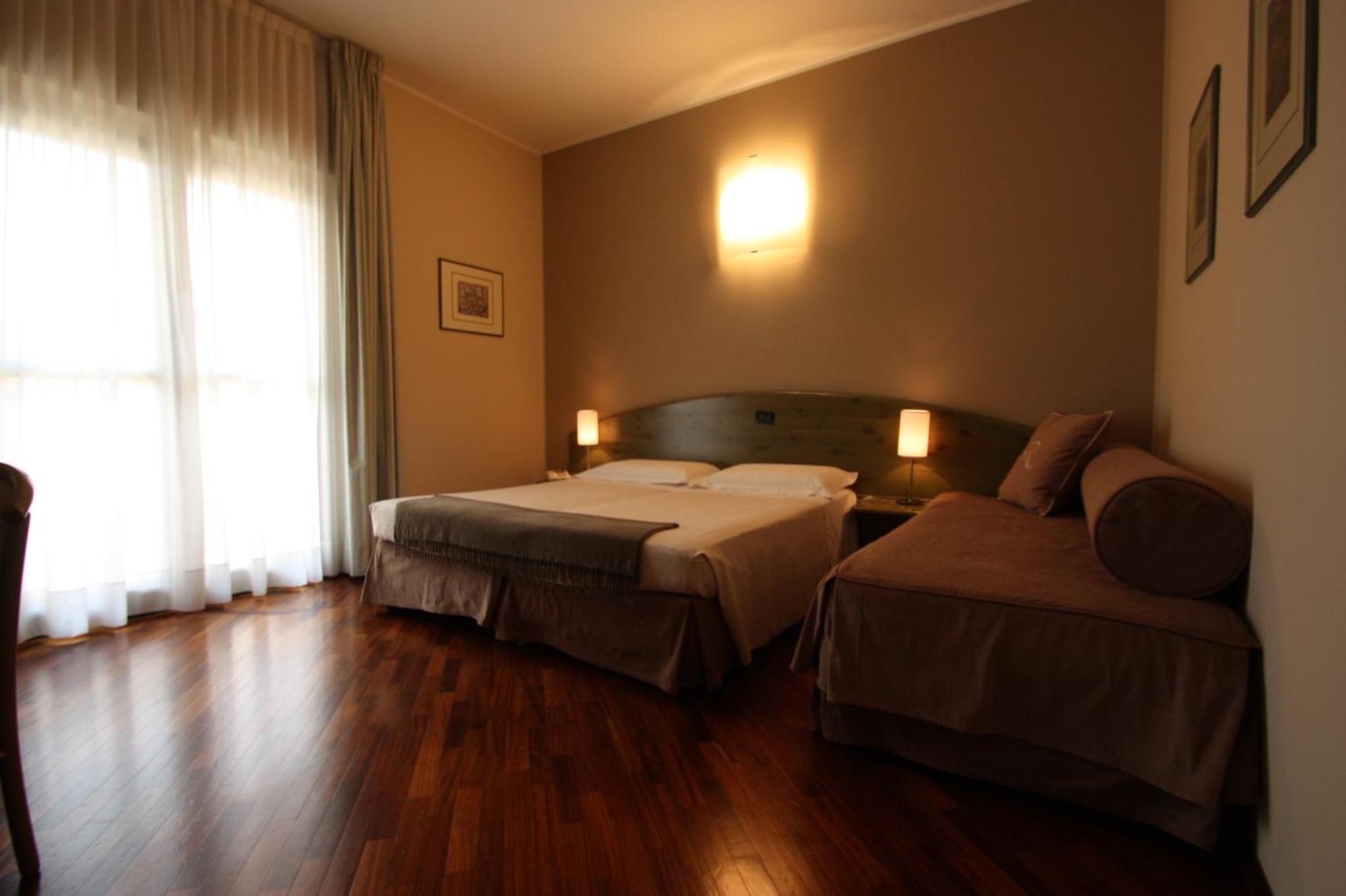 Albergo Della Roccia Varano deʼ Melegari Zewnętrze zdjęcie