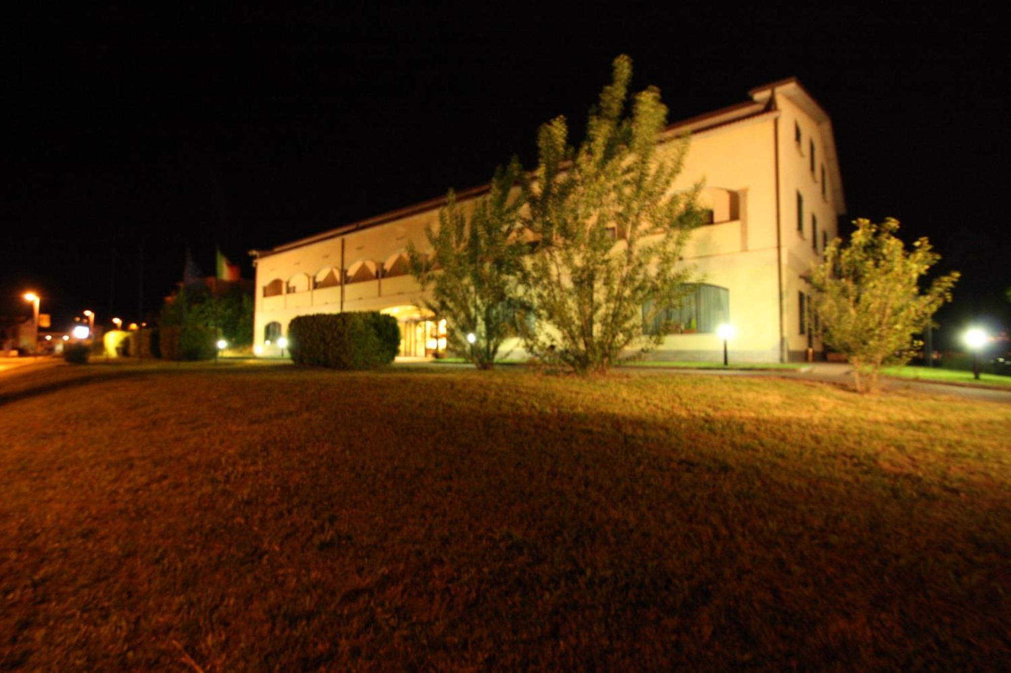 Albergo Della Roccia Varano deʼ Melegari Zewnętrze zdjęcie