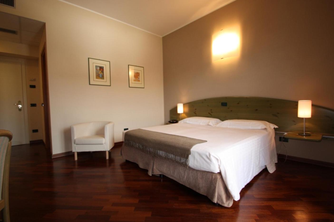 Albergo Della Roccia Varano deʼ Melegari Zewnętrze zdjęcie