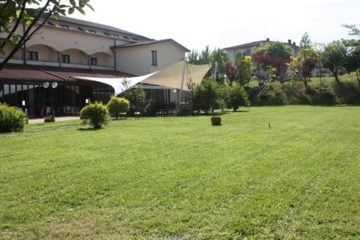 Albergo Della Roccia Varano deʼ Melegari Zewnętrze zdjęcie