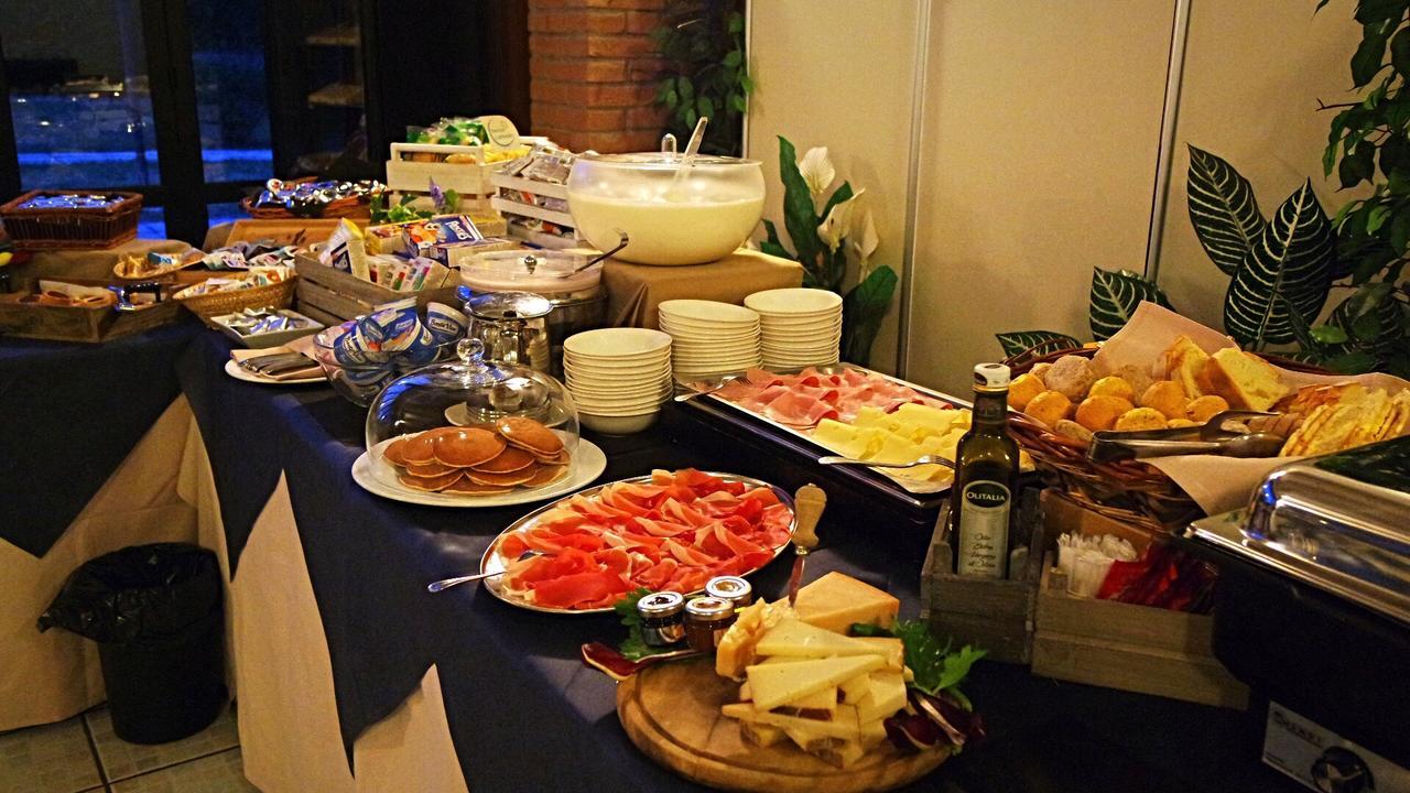 Albergo Della Roccia Varano deʼ Melegari Zewnętrze zdjęcie