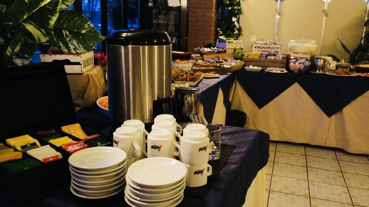 Albergo Della Roccia Varano deʼ Melegari Zewnętrze zdjęcie