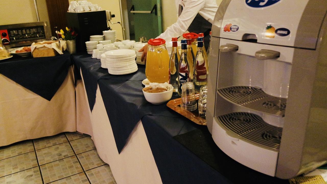 Albergo Della Roccia Varano deʼ Melegari Zewnętrze zdjęcie