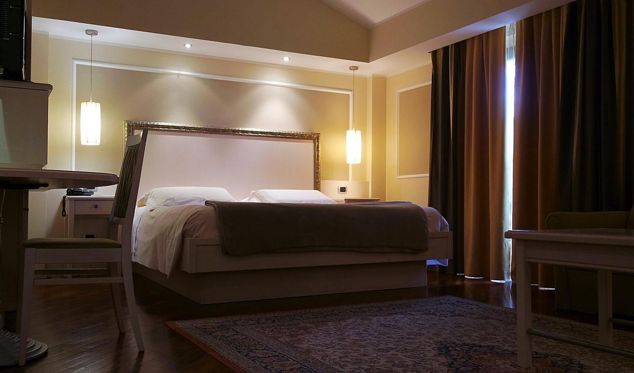 Albergo Della Roccia Varano deʼ Melegari Zewnętrze zdjęcie